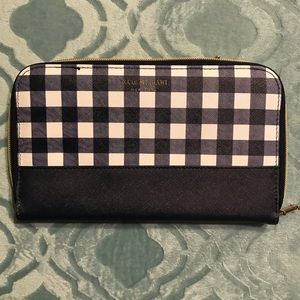 isaac mizrahi makeup brush case